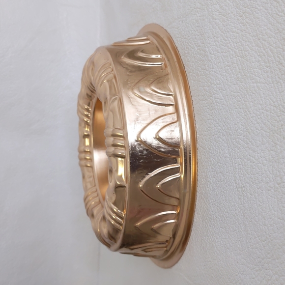 Copper Colored Aluminum Round Wreath Gelatin Mold 3 1/2 Cups - Picture 4 of 5